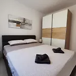 Sara *