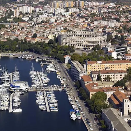 Sara * Pula